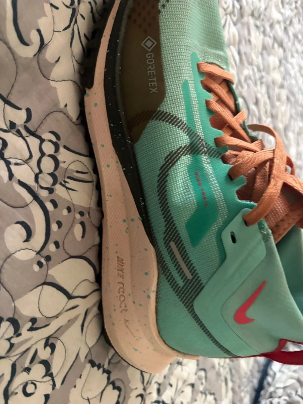 Nike Women’s size 7 trail, Goretext running Shoes in Emerald rise/Amber Brown